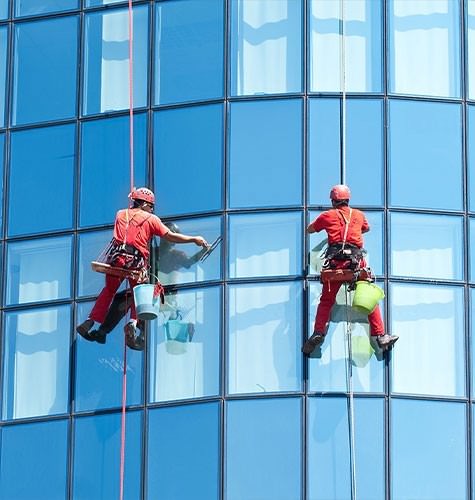 Мытье фасадов промальпинистами в Улан-Удэ